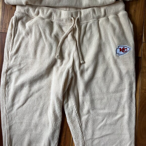 Like New Chiefs Lounge Set - Picture 3 of 5